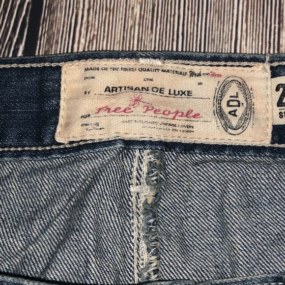 🆕𝐅𝐫𝐞𝐞 PEOPLE ARTISAN DE LUXE FRINGED SHORTS - Picture 5 of 8